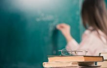 На Львовщине невакцинированная учительница обжаловала в суде отстранение от работы