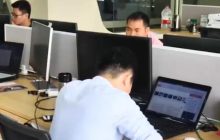 Лежати лежнем: журналісти розповіли про новий тренд молоді у світі (відео)