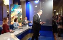 "П'яний колишній" чи "Батя в здании": соцмережі зреагували на витівку Порошенка на каналі "Рада"