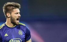 Хорватського футболіста вилучили з поля через манеру виконання пенальті (відео)