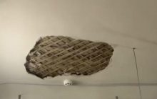 В одеському училищі під час занять стеля впала прямо на студентів (відео)