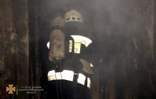 Нічна пожежа в Дніпрі: рятувальники евакуювали мешканців 8 поверхів (фото, відео)