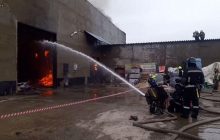 В России вспыхнул масштабный пожар в воинской части (видео)