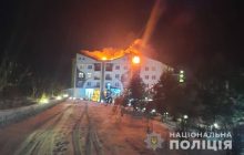 Пожар в гостинице вблизи Винницы: люди выпрыгивали из окон, пламя до сих пор полностью не потушили (фото, видео)