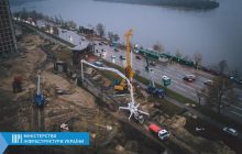 "Большая стройка" на Дарницком мосту в Киеве идет круглосуточно и без выходных: что уже сделано