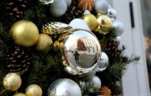 Где нельзя ставить елку, чтобы дерево не осыпалось и не навлекло беду