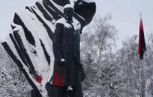 В Тернополе памятник Бандере взяли под круглосуточную охрану