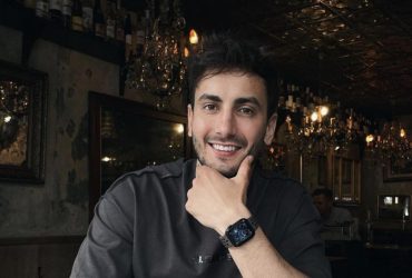 Шоу "Холостячка" в финале неожиданно покинул психолог Рома