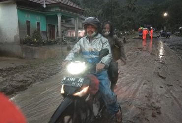 В Індонезії сталися раптові зсуви та повені, багато загиблих