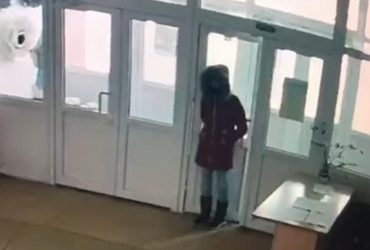 У Львові чоловік у жіночому одязі прийшов у школу й намагався розбестити ученицю 2 класу (відео)