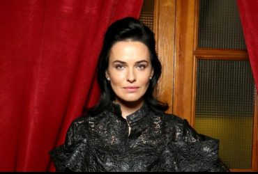 Даша Астаф'єва вразила формами у прозорому топі: Витончена гнучкість