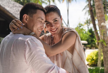 Ведущая Танцев со звездами слилась в страстном поцелуе с мужем-миллионером