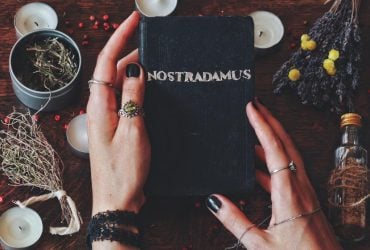 Три огня с Востока: что Нострадамус предсказал для мира в 2026 году