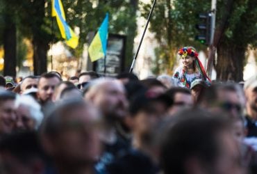 Какой украинцы видят свою страну через 10 лет - процветающей или разрушенной, - опрос