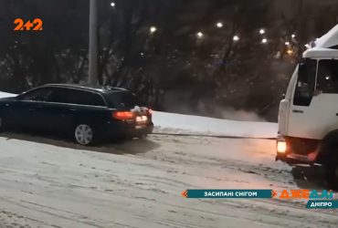 Мощные снегопады накрыли несколько городов Украины