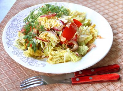 Рецепт: ТОП лёгких салатов с пекинской капустой - Типичный Кулинар