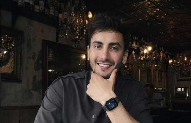 Шоу "Холостячка" в финале неожиданно покинул психолог Рома