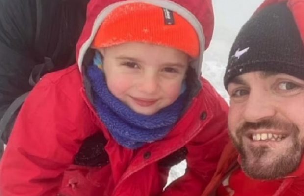 Батько та його син з ампутованою ногою підкорили найвищу гору Уельса: знав, він здатен на все