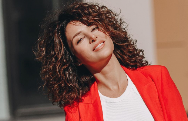 У сексі-боді і на колінах: Злата Огнєвіч похвалилася спокусливими вигинами свого тіла