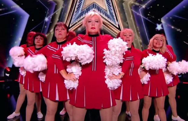 "Какие ножки": 70-летние чирлидерши из Харькова взорвали сеть зажигательными шпагатами (видео)