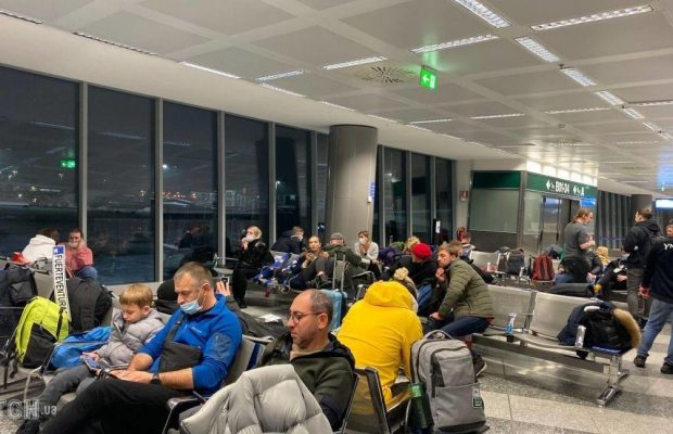 В аеропорту Мілана застрягла понад сотня українських туристів