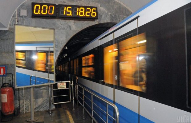 В киевском метрополитене меняют интервал движения поездов: как теперь будет работать метро