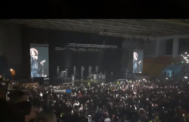 "Кримнашист" Баста виступив у Харкові: на концерт прийшли сотні місцевих (відео)