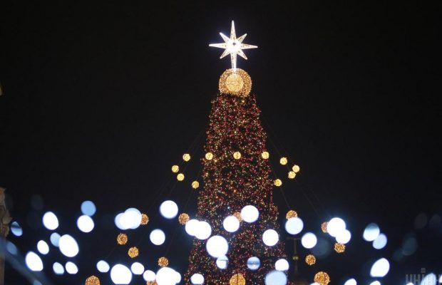 У Києві на Софійській площі запалили головну ялинку країни (фоторепортаж, відео)