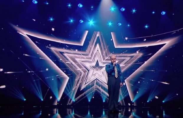 "Мишина вышла с объятиями": слепой уличный музыкант из Харькова поразил всю Украину (видео)