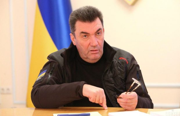 На засіданні Ставки розглянуть питання дозволів на виїзд чоловіків за кордон - Данілов (відео)