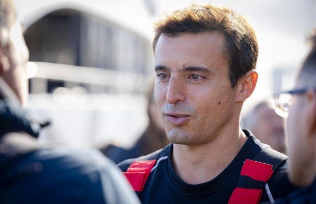 Претендует на рекорд: португалец пересек океан на лодке с воздушными змеями (фото, видео)