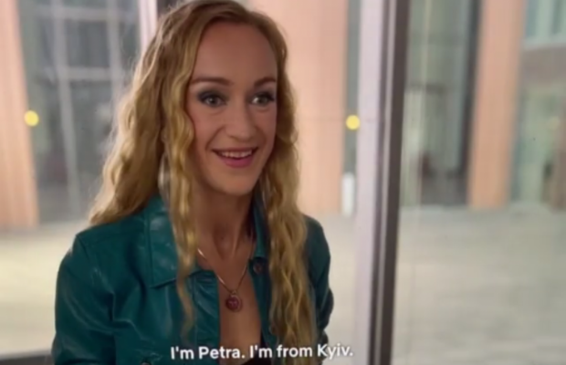 Netflix показал украинку глупой воровкой в популярном сериале и разозлил сеть (видео)