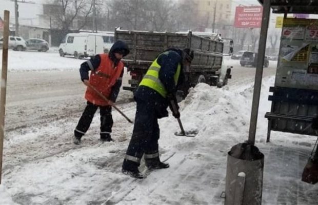 Мощный снегопад повлиял на расписание аэропорта Запорожья: рейсы отменяют и переносят