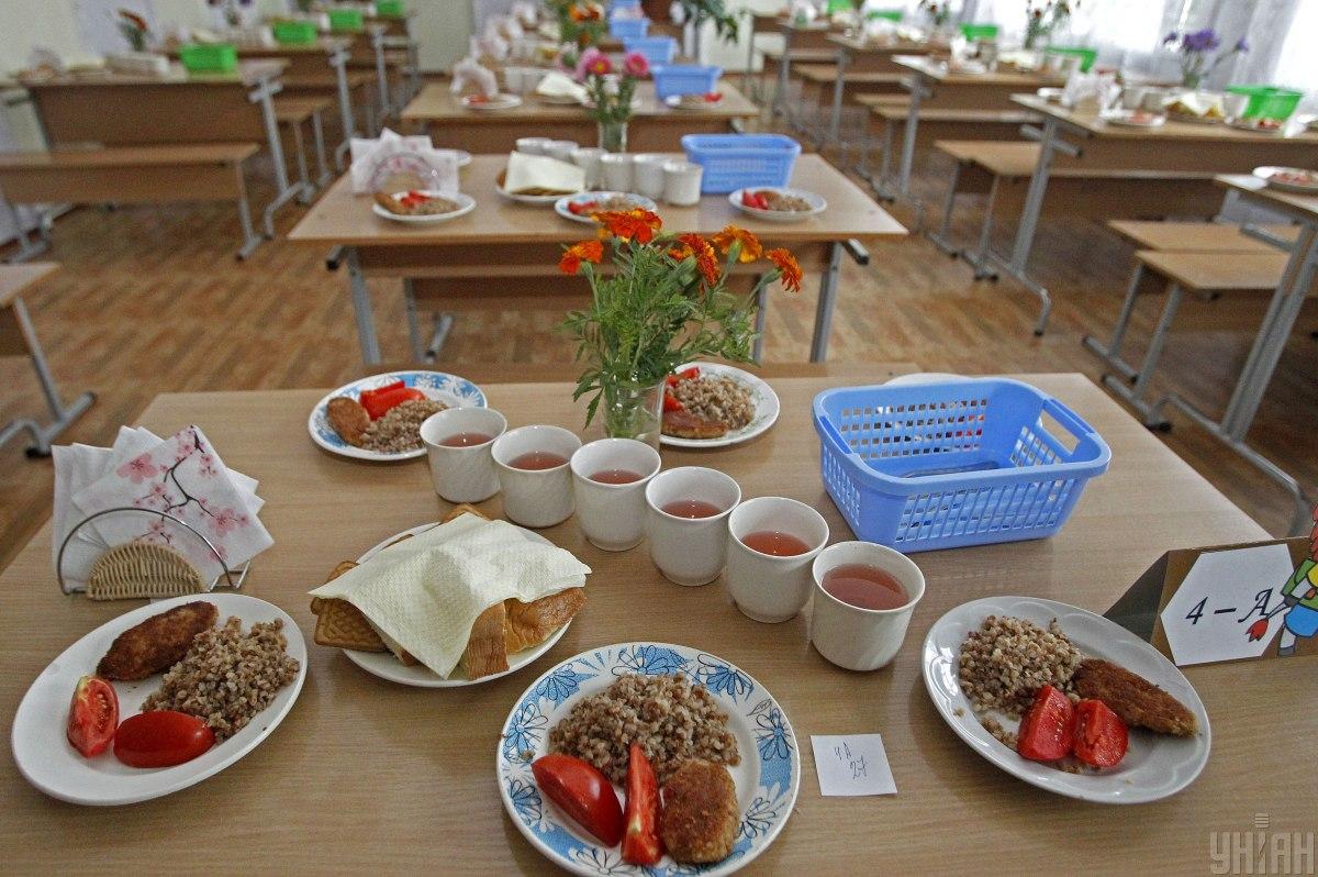Харчування у школах викликає відразу не у всіх / фото УНІАН, Борис Корпусенко