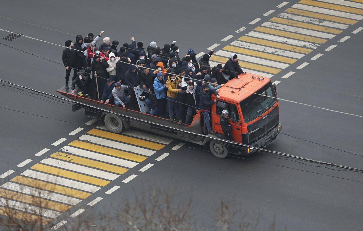 Протесты в Алматы возобновились / фото Reuters