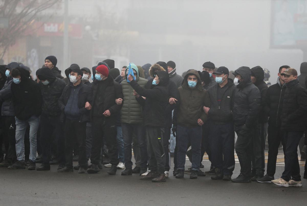 Украинцам не советуют ехать в Казахстан из-за протестов / фото REUTERS