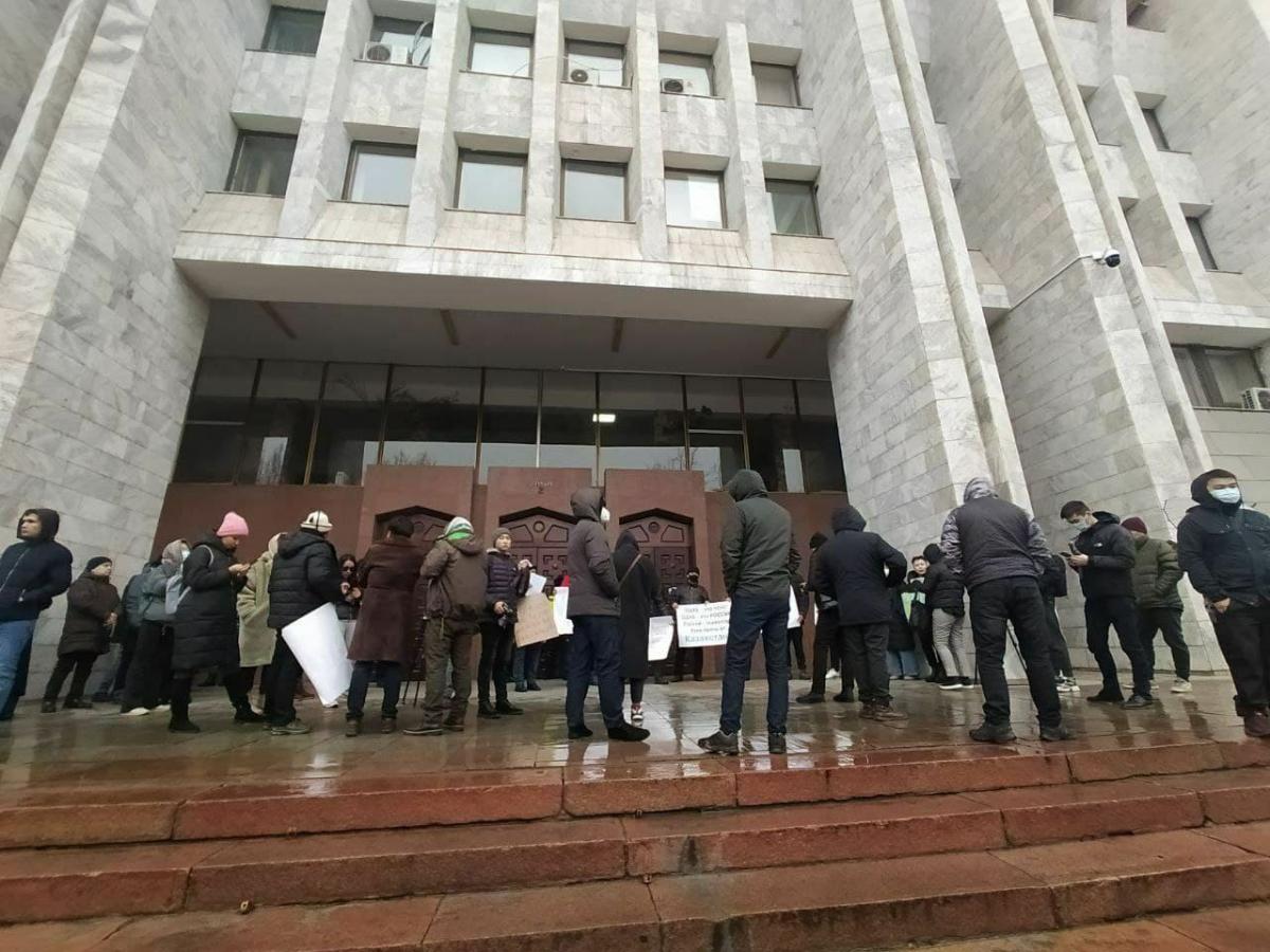 Акция протеста против отправки военнослужащих в Казахстан / фото t.me/orda_kz