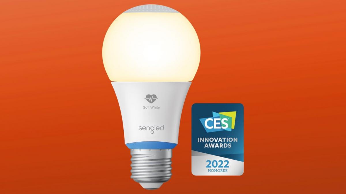 На CES 2022 представили умную лампочку, которая следит за здоровьем человека / фото Sengeld