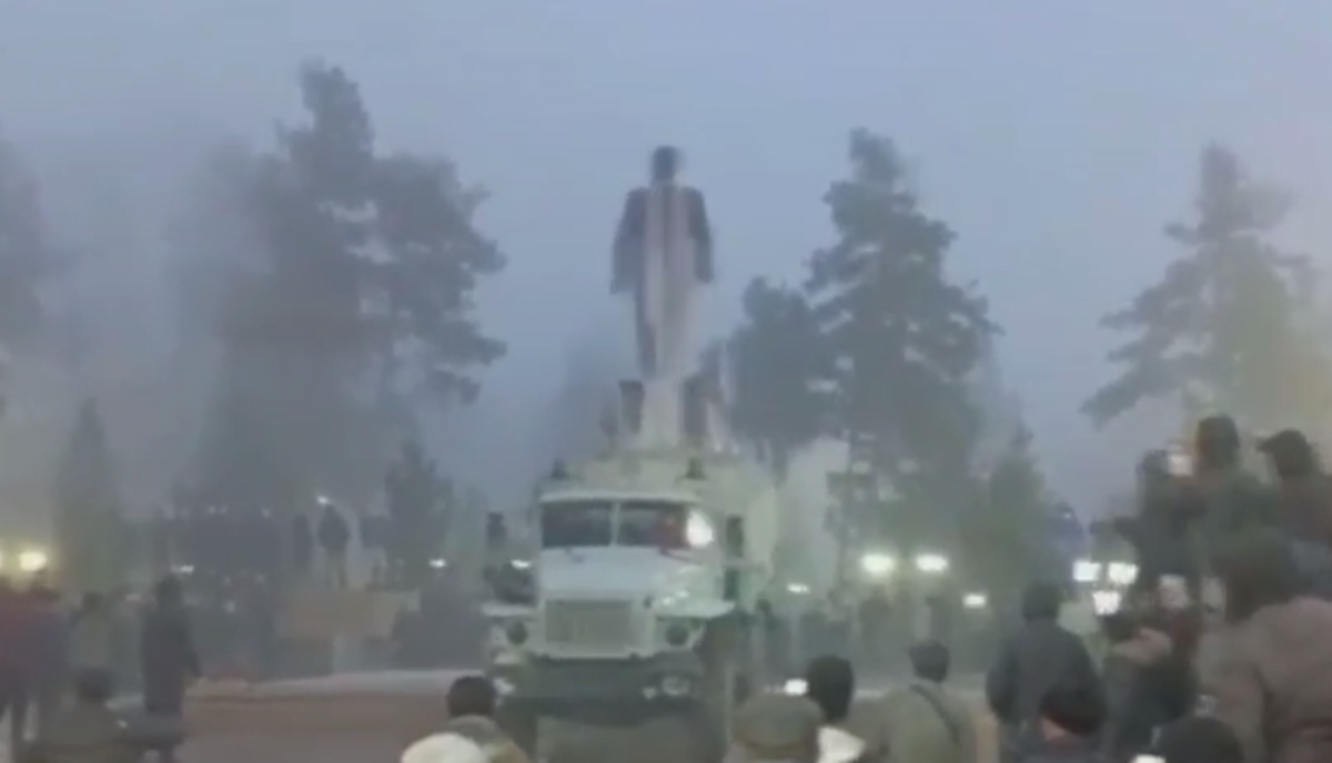 В Талдыкоргане 5 января снесли памятник Назарбаеву / скриншот