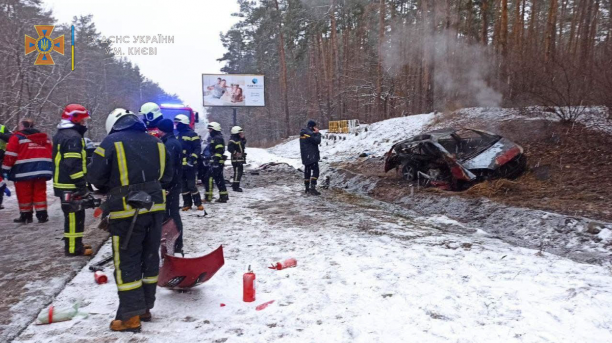 У столиці сталася смертельна аварія / фото ДСНС У столиці сталася смертельна аварія / фото ДСНС