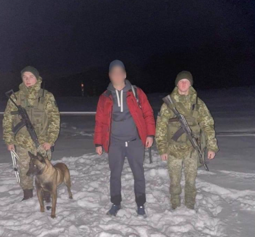 На Закарпатті затримали українця, який пішки хотів дістатися до ЄС / фото dpsu.gov.ua На Закарпатті затримали українця, який пішки хотів дістатися до ЄС / фото dpsu.gov.ua