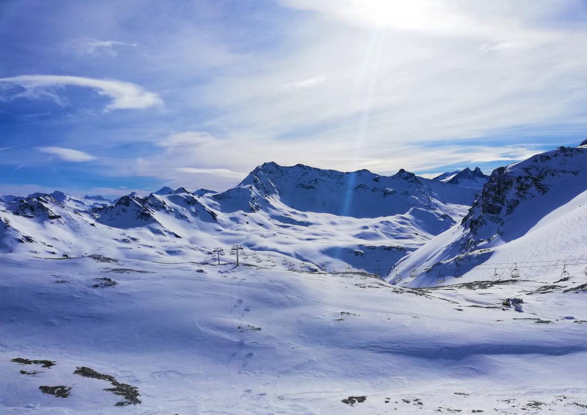 Из Тиня можно подняться на ледник Гранд-Мот высотой 3456 метров / фото Марина Григоренко
