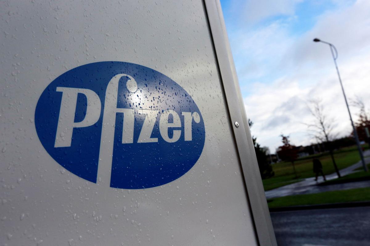 Pfizer выпустит вакцину против "Омикрона" / фото REUTERS
