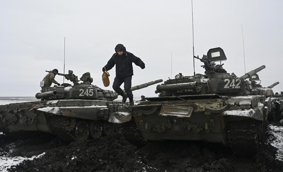 Известно, что Россия окружила войсками Украину с трех сторон / REUTERS