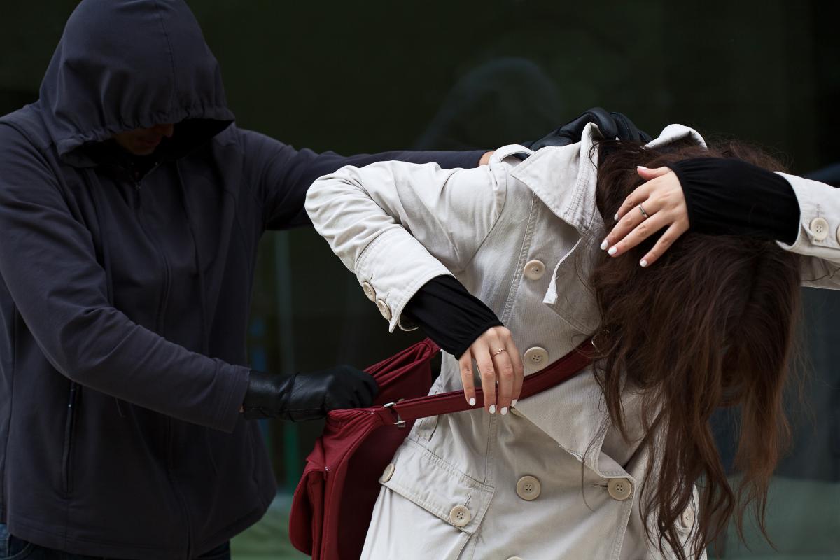 У Києві нападають на жінок / фото ua.depositphotos.com