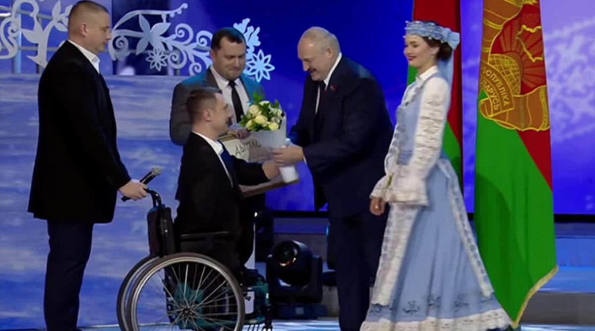 Лукашенко выступил с речью перед молодежью и духовенством / Скриншот: chasdiy.org