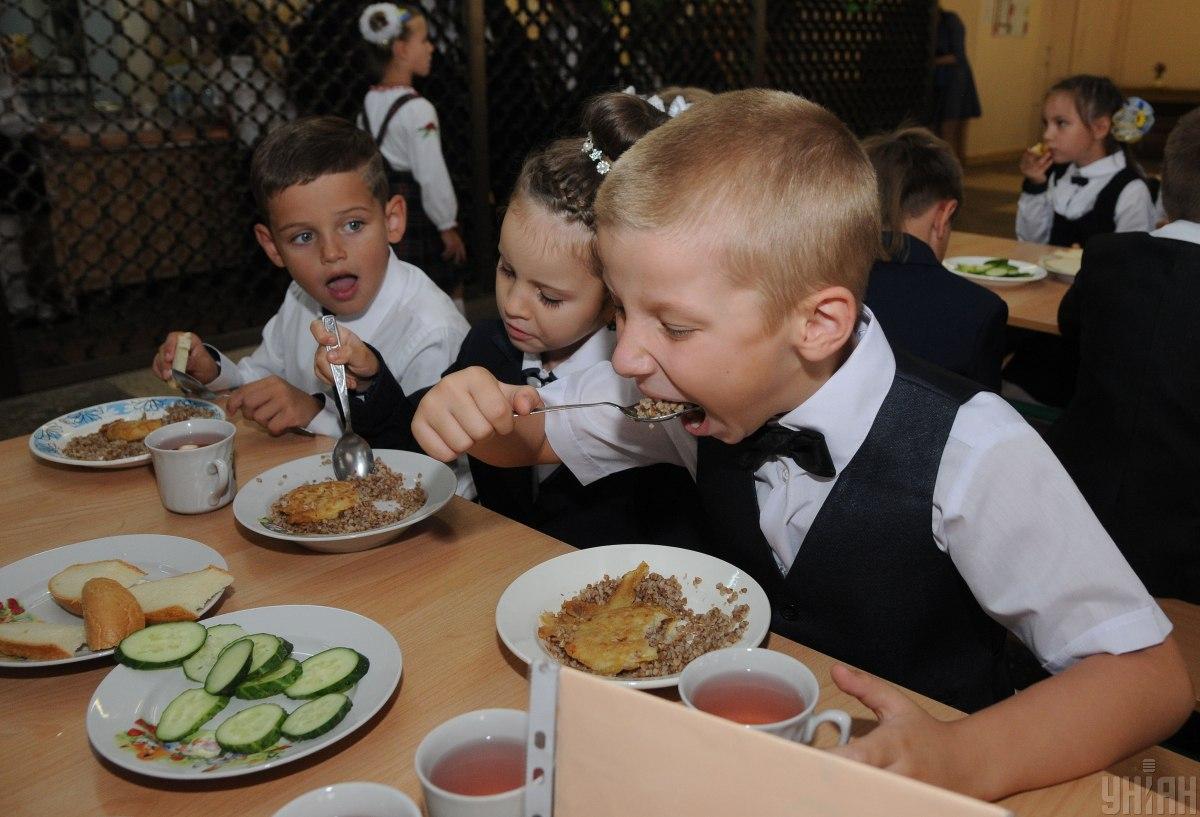 Наразі дітей у львівських школах годують ще за старими цінами / фото УНІАН, Олексій Іванов