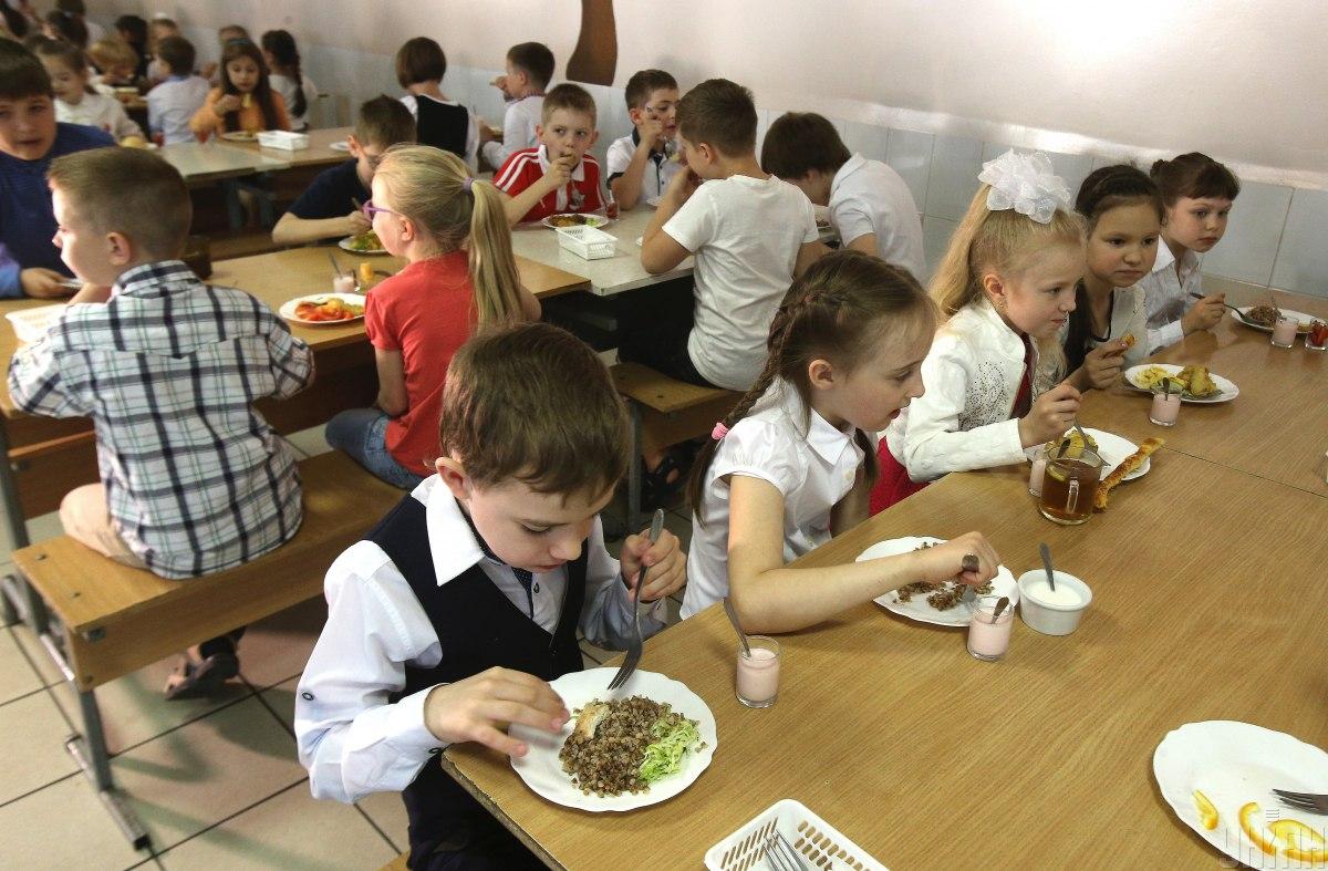 Деякі батьки вирішили відмовитись від шкільного харчування / фото УНІАН, Олександр Синиця