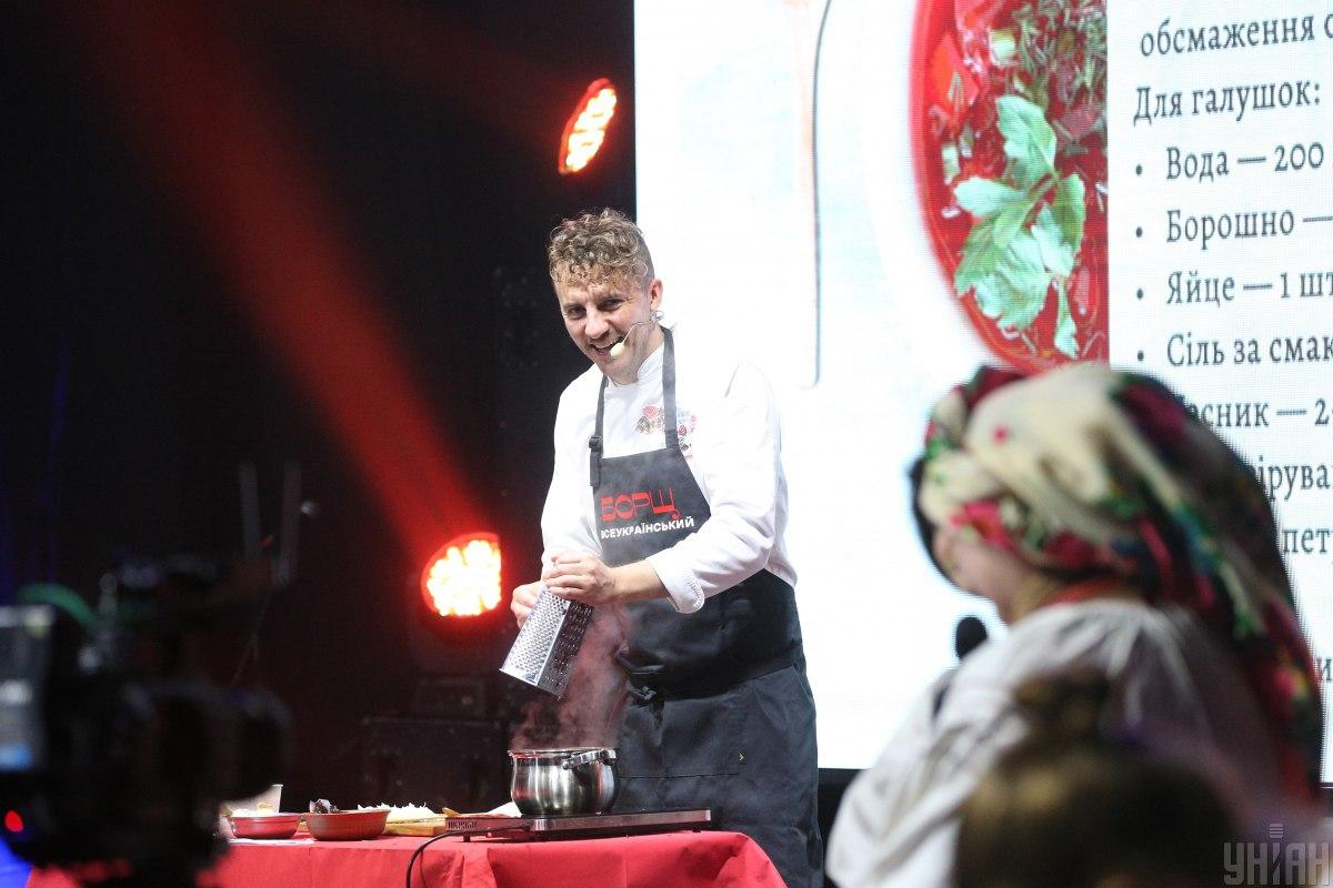 Євген Клопотенко визнав, що кваліфікація у всіх шкільних кухарів різна / фото УНІАН, Віктор Ковальчук