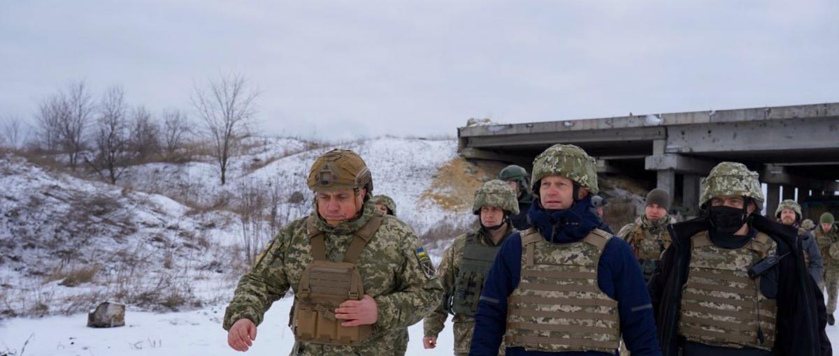 Глава МИД Дании Йеппе Кофод посетил линию соприкосновения на Донбассе / фото twitter.com/JeppeKofod